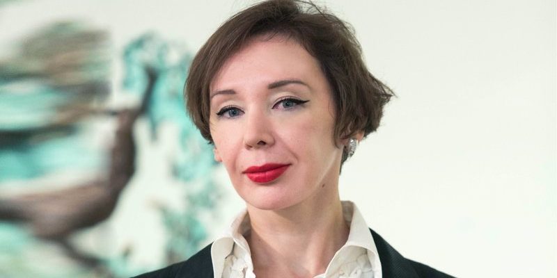 В КАРМАНЕ ЮРИСТА ЛЕЖИТ БУМАЖКА С АДРЕСОМ
