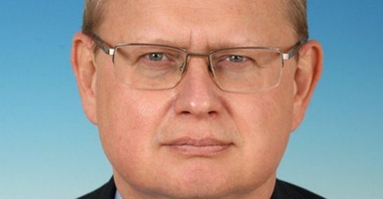 Отказаться от преследования граждан с альтернативными сексуальной ориентацией и гендерной идентичностью